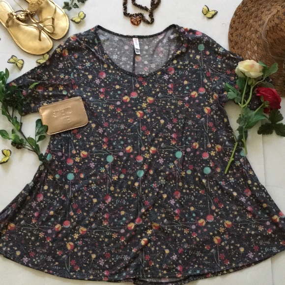 LuLaRoe Tops - ❤Lularoe Perfect T❤b1
